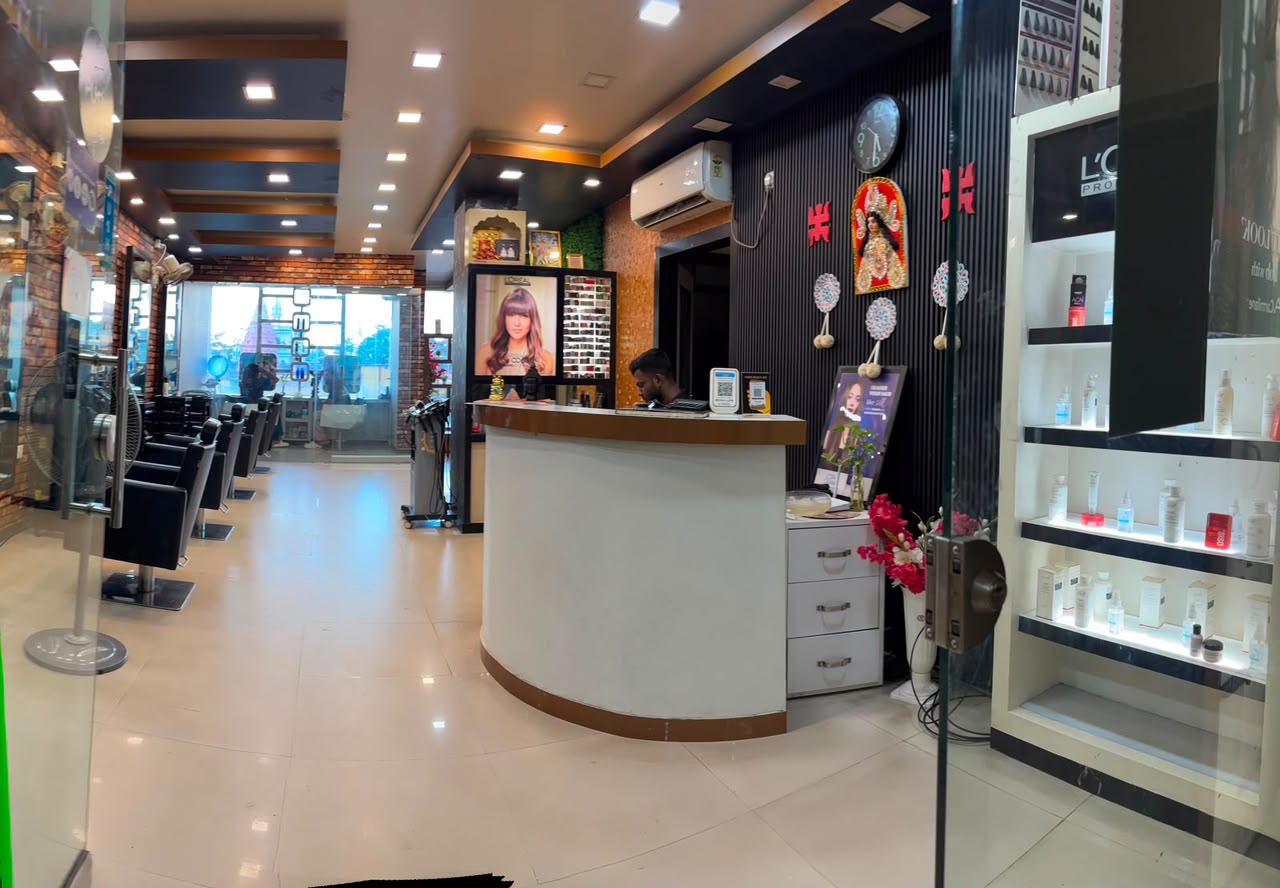 Femme Salon interior